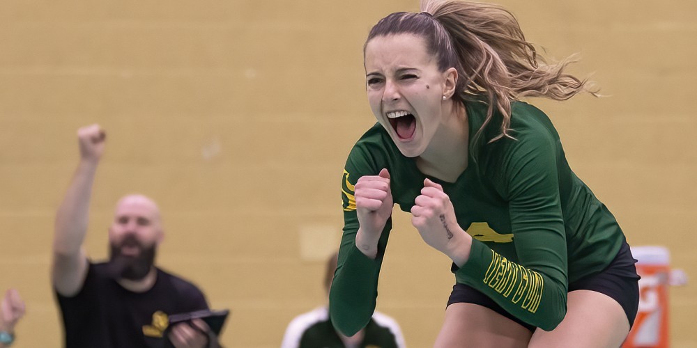 La passeuse Emma Bergeron a pu c&eacute;l&eacute;brer plusieurs points importants de son &eacute;quipe vendrei soir dans un gain de 3-2 sur le Rouge et Or.