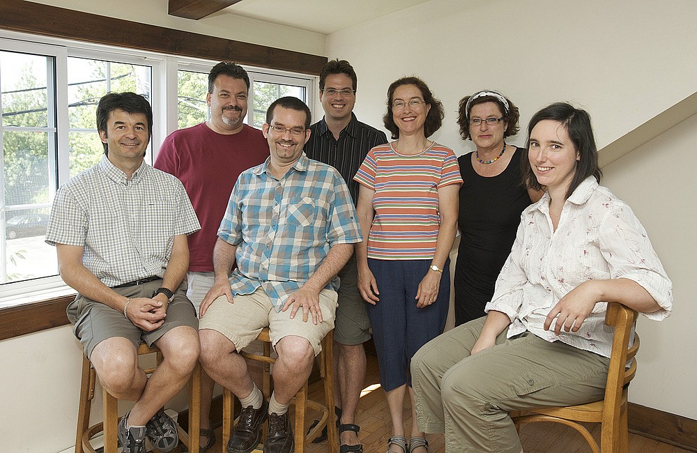 Les membres de la cellule de veille du SSF&nbsp;: Marco Gu&eacute;rin, technicien en audiovisuel; Marc Couture, conseiller p&eacute;dagogique; Jean-S&eacute;bastien Dub&eacute;, coordonnateur de la veille et de la gestion des connaissances; &Eacute;ric Chamberland, conseiller p&eacute;dagogique; Sylvie Hall&eacute;, coordonnatrice de l&rsquo;animation; Sonia Morin, coordonnatrice de l&rsquo;appui aux &eacute;tudes sup&eacute;rieures; et Catherine Valli&egrave;res, conseill&egrave;re p&eacute;dagogique.