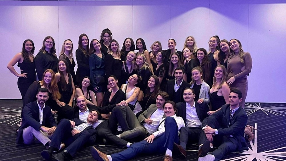 Une photo de famille regroupant les &eacute;quipes de l&rsquo;&Eacute;G lors du Symposium GRH 2022