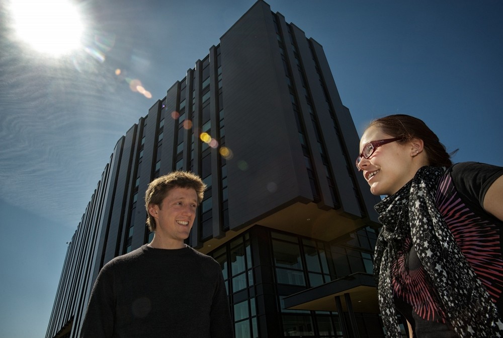 Pascal Newby, Vanessa Chenel et Sergii Tutashkonko (absent), &eacute;tudiants en cotutelle de l&rsquo;Universit&eacute; de Sherbrooke et de l&rsquo;Institut des nanotechnologies de Lyon, ont r&eacute;fl&eacute;chi sur l&rsquo;homme dans la cit&eacute; de demain.