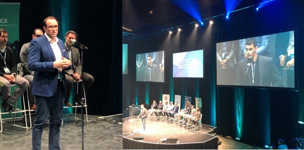 Les professeurs Maxime Descoteaux et S&eacute;bastien Rodrigue lors de leurs pr&eacute;sentations aux prix &Eacute;toiles Effervescence.