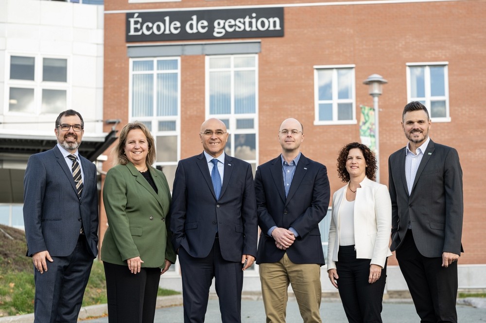 Pr Daniel Chamberland-Tremblay, vice-doyen &agrave; l'innovation et aux partenariats; Pre Caroline Talbot, vice-doyenne &agrave; l'enseignement; Pr Abdelouahab Mekki Berrada, doyen de l'&Eacute;cole de gestion; Pr Antoine Gervais, vice-doyen &agrave; la recherche; Pre Manon Ghislaine Guillemette, vice-doyenne &agrave; la gestion et secr&eacute;taire de facult&eacute; et Pierre-Luc Bourdages, directeur administratif.
