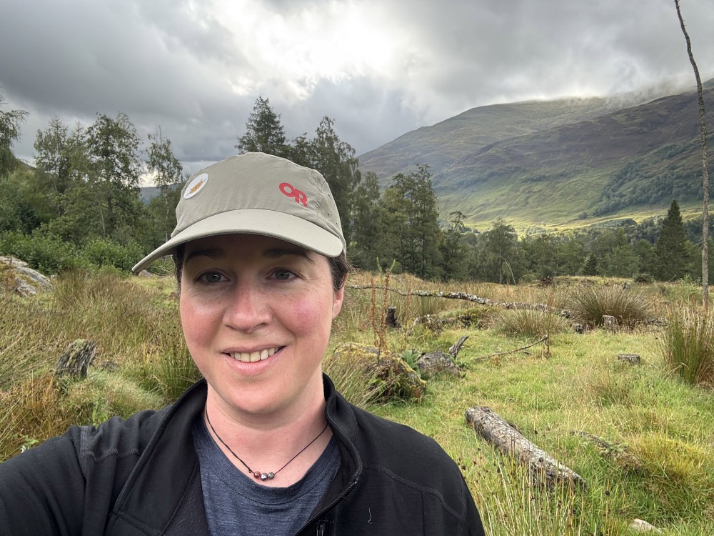 Des sommets &agrave; la profondeur : pour son doctorat en recherche-cr&eacute;ation sur les exp&eacute;ditions extr&ecirc;mes, Suzanne&nbsp;Champoux-Williams s&rsquo;est plong&eacute;e dans l&rsquo;ascension des Munros, les sommets d&rsquo;&Eacute;cosse.