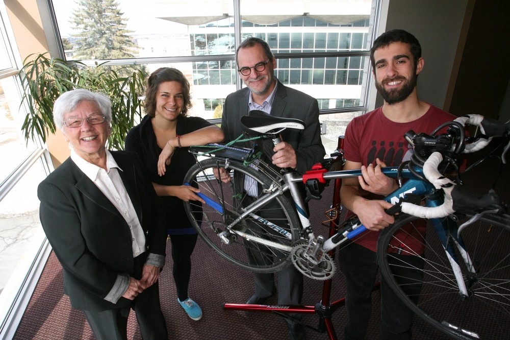 Nicole St-Martin, directrice du PAEIC, Marie-Jos&eacute;e Laforge, de La&nbsp;D&eacute;raille, Alain Webster, vice-recteur au d&eacute;veloppement durable et aux relations gouvernementales et vice-recteur au Campus de Longueuil, et Julien Lamarche, de La&nbsp;Fabrique