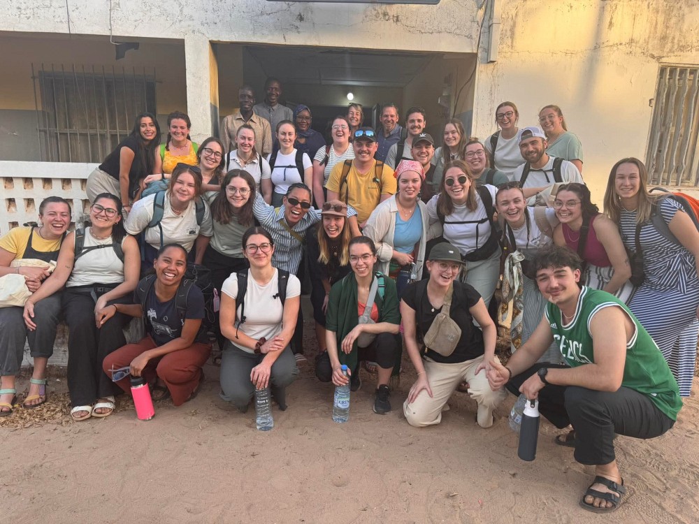 La cohorte &eacute;tudiante du baccalaur&eacute;at en adaptation scolaire et social lors de leur stage au S&eacute;n&eacute;gal.