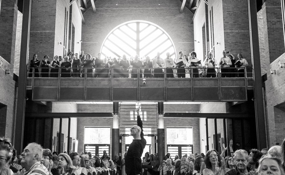 Robert Ingari est professeur titulaire &agrave; l&rsquo;&Eacute;cole de musique de l&rsquo;Universit&eacute; de Sherbrooke o&ugrave; il est responsable de la ma&icirc;trise en direction chorale ainsi que du programme de chant classique. Il est &eacute;galement responsable de l&rsquo;&Eacute;cole d&rsquo;&eacute;t&eacute; de chant choral de l&rsquo;Universit&eacute; de Sherbrooke.
