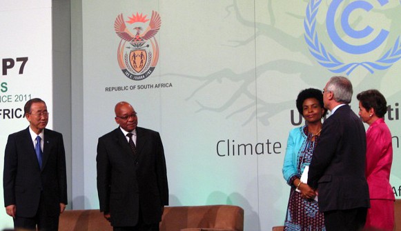 Photo capt&eacute;e sur le vif &agrave; l'occasion d'une rencontre entre des hauts dirigeants de la sph&egrave;re politique.