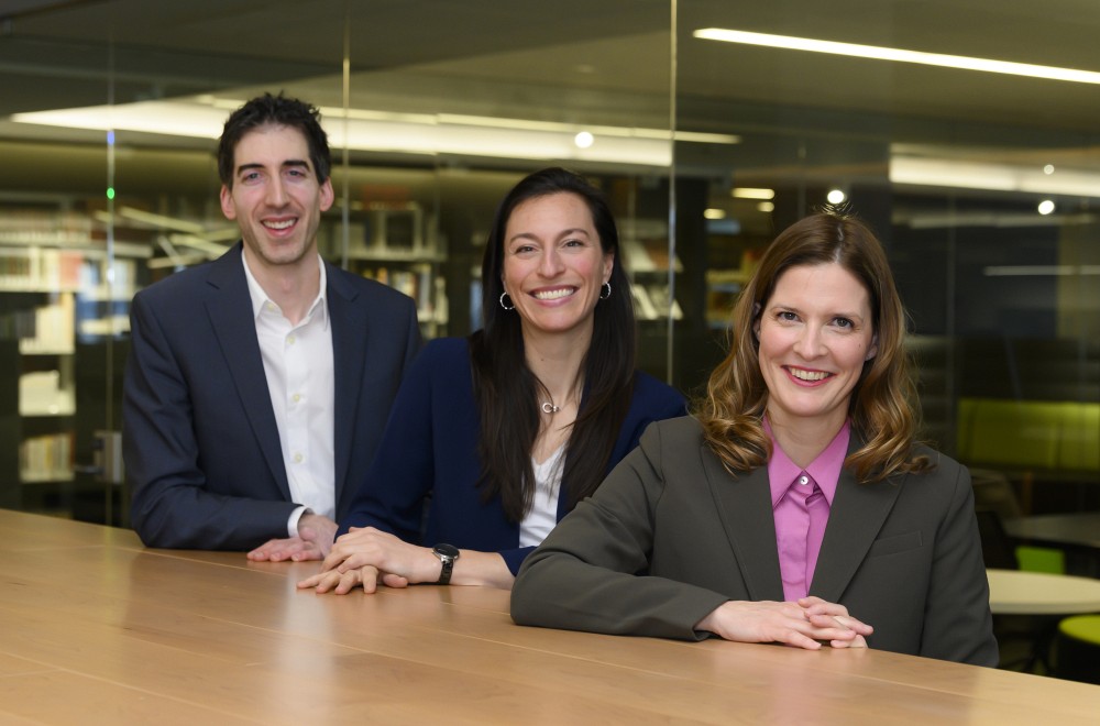 De gauche &agrave; droite, le Pr&nbsp;Charles-&Eacute;tienne Daniel, la Pre&nbsp;Marie-Eve Couture-M&eacute;nard et la Pre&nbsp;Marie-Claude Desjardins.
