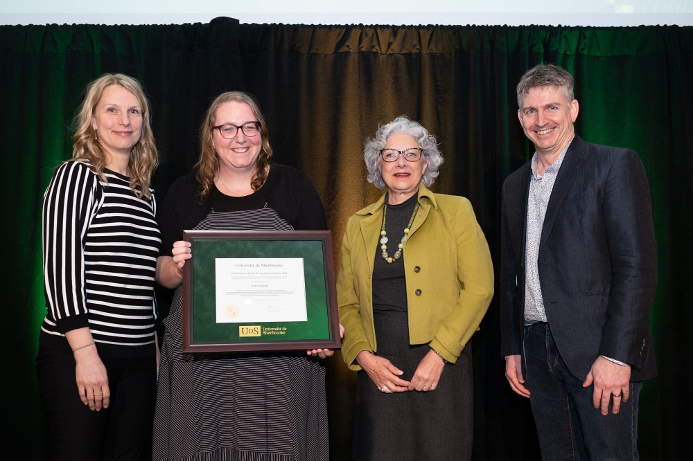 Fiona Neesham Grenon, adjointe au vice-d&eacute;canat &agrave; la vie &eacute;tudiante, Kara Edward, &eacute;tudiante au doctorat et charg&eacute;e de cours &agrave; la Facult&eacute; d'&eacute;ducation, Jocelyne Faucher, secr&eacute;taire g&eacute;n&eacute;rale et vice-rectrice &agrave; la vie &eacute;tudiante, Luc Touchette, secr&eacute;taire de facult&eacute; et vice-doyen &agrave; la vie &eacute;tudiante de la Facult&eacute; d'&eacute;ducation.