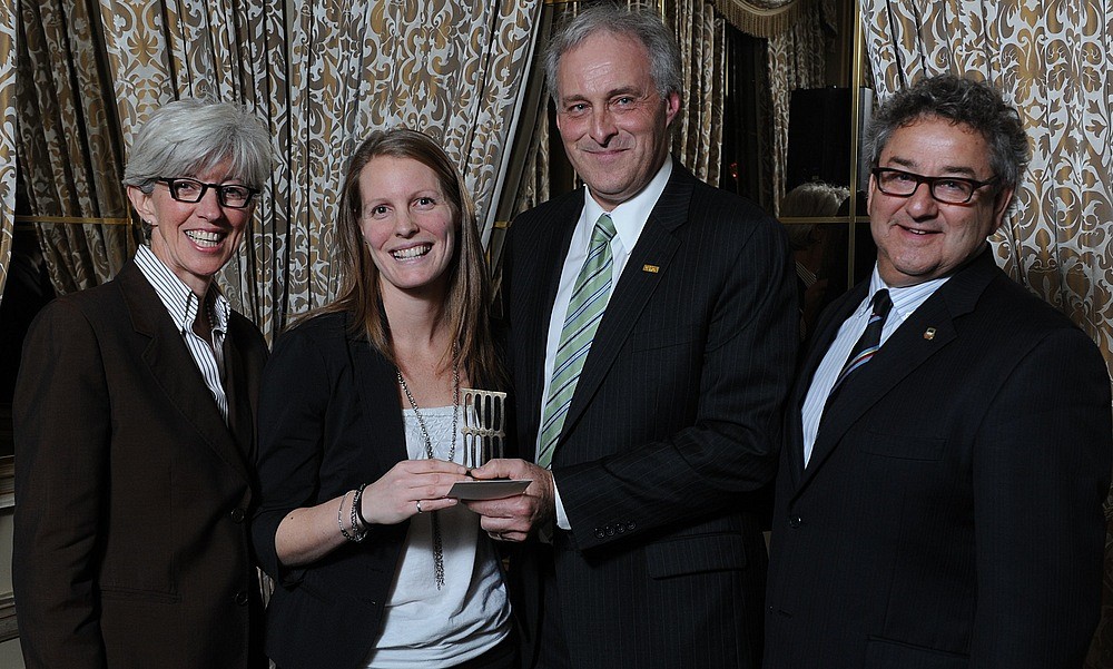 Julie Roby re&ccedil;oit le Prix Rel&egrave;ve en infrastructures municipales