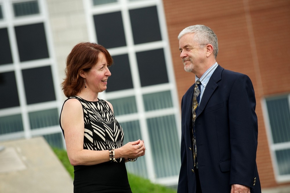 Madeleine Audet et Mario Roy, de la Facult&eacute; d&rsquo;administration, d&eacute;montrent que le vent peut tourner pour le syst&egrave;me de sant&eacute; du Qu&eacute;bec.