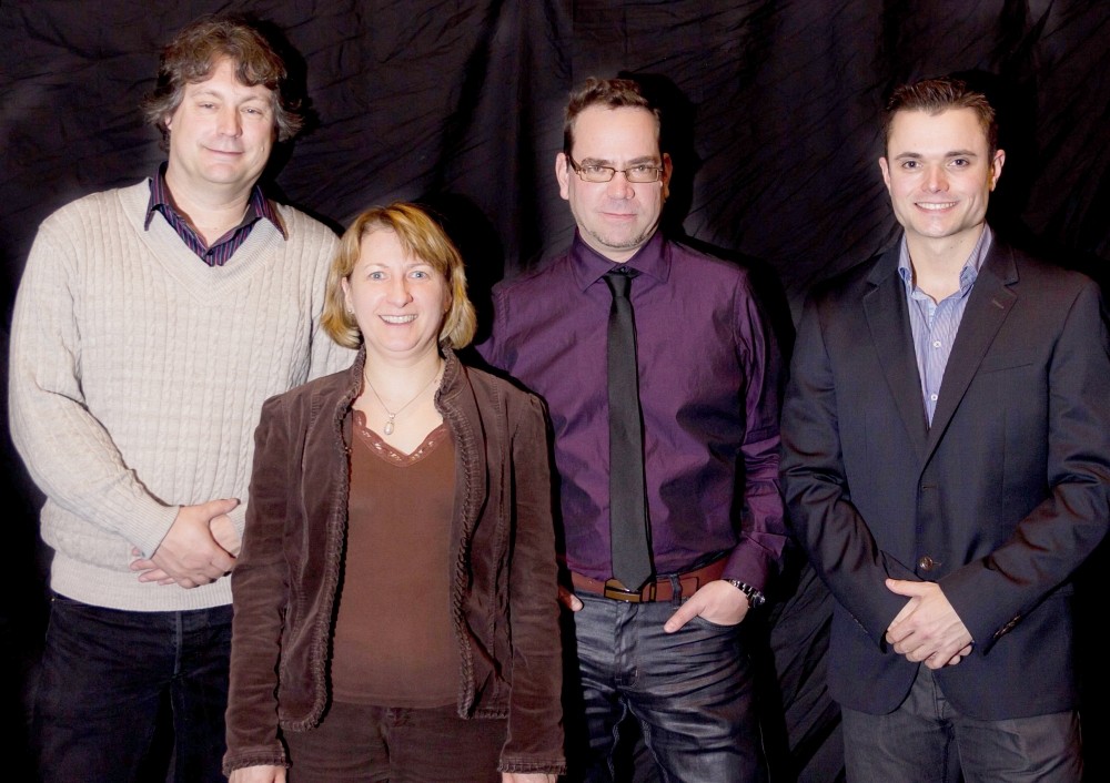 Les repr&eacute;sentants du SCCCUS accompagn&eacute;s du pr&eacute;sident de la Fondation FORCE. De gauche &agrave; droite&nbsp;: Andr&eacute; Poulin, pr&eacute;sident du syndicat, Madeleine Langlois, secr&eacute;taire, Ren&eacute; Paquin, vice-pr&eacute;sident aux relations intersyndicales et avec les membres, et Charles Shearson, pr&eacute;sident de la Fondation FORCE. 