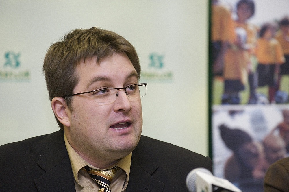 David Lessard a &eacute;t&eacute; pr&eacute;sent&eacute; aux repr&eacute;sentants des m&eacute;dias, aux joueurs ainsi qu'au personnel du Service du sport et de l'activit&eacute; physique le vendredi 16&nbsp;d&eacute;cembre&nbsp;2011.