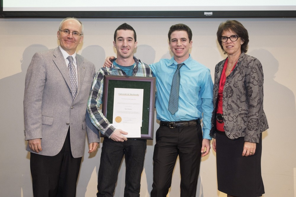 Pr Martin Buteau, vice-recteur &agrave; la vie &eacute;tudiante, Kevin Turcotte, pr&eacute;sident de l'ADEEP, Vincent Touchette, VP de la promo2013 et la Pre Luce Samoisette, rectrice