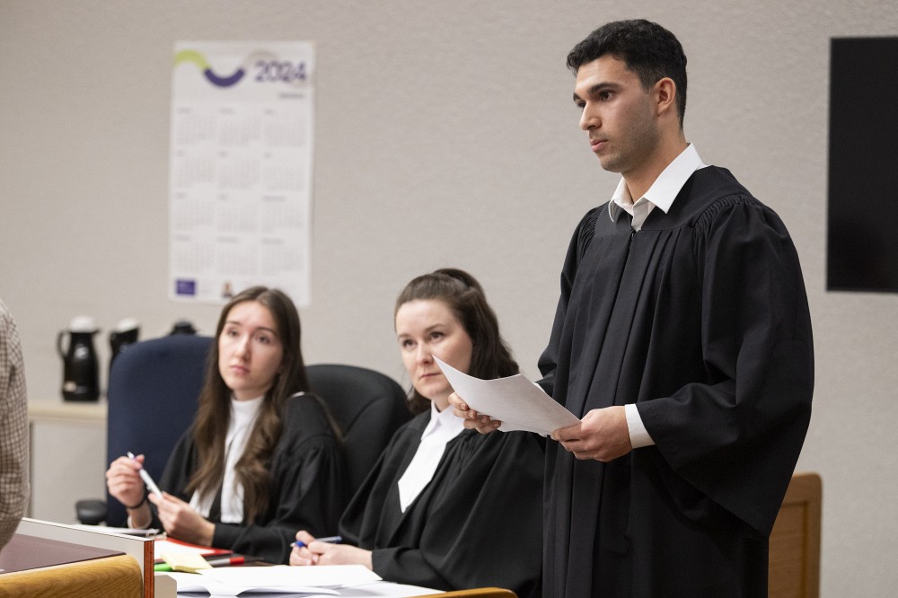 Guillermo Arroyo et ses co&eacute;quipi&egrave;res, Alyssia Desgagn&eacute; et Eva-Marie Cloutier.