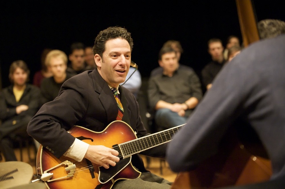 John Pizzarelli lors de son passage &agrave; l'&Eacute;cole de musique de l'UdeS.