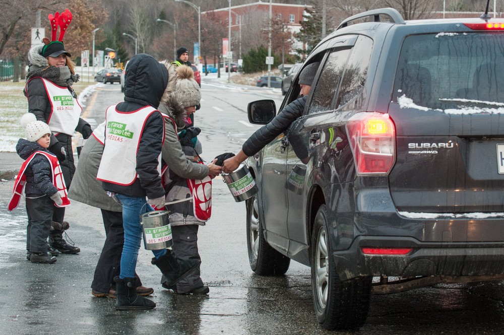 Petits et grands ont particip&eacute; &agrave; la grande guignol&eacute;e des m&eacute;dias.