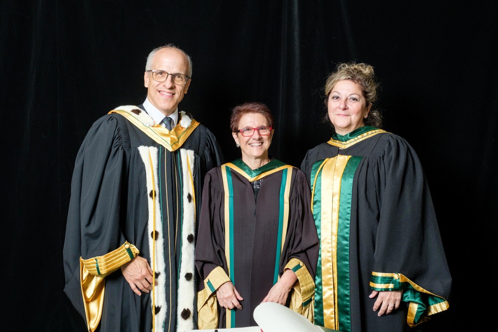 De gauche &agrave; droite&nbsp;: Pr Pierre Cossette, recteur de l'UdeS; Pre Mich&egrave;le Vatz-Laaroussi; Pre Anick Lessard, doyenne de la Facult&eacute; des lettres et sciences humaines.