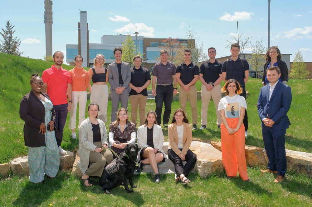 C'est &agrave; l'occasion d'un midi ensoleill&eacute; au Pavillon de la vie &eacute;tudiante que furent d&eacute;voil&eacute;es les 17 candidatures d&eacute;pos&eacute;es au concours Forces AVENIR 2023.