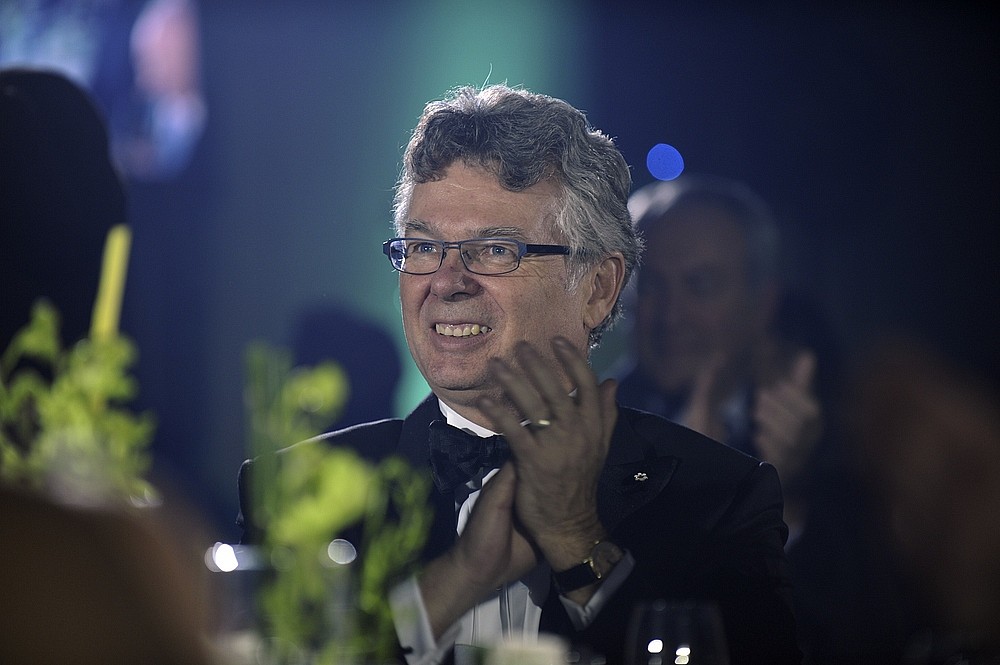 Charles Sirois, dipl&ocirc;m&eacute; de la Facult&eacute; d'administration en 1977, &eacute;tait touch&eacute; par tant d'hommage.