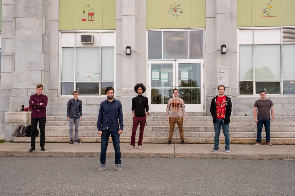 Le Pr Stefanos Kourtis et son &eacute;quipe de recherche. 