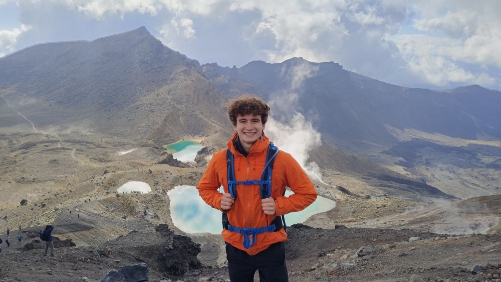 F&eacute;lix sur le site de la c&eacute;l&egrave;bre randonn&eacute;e Tongariro Alpine Crossing dans le parc national de Tongariro, Nouvelle-Z&eacute;lande