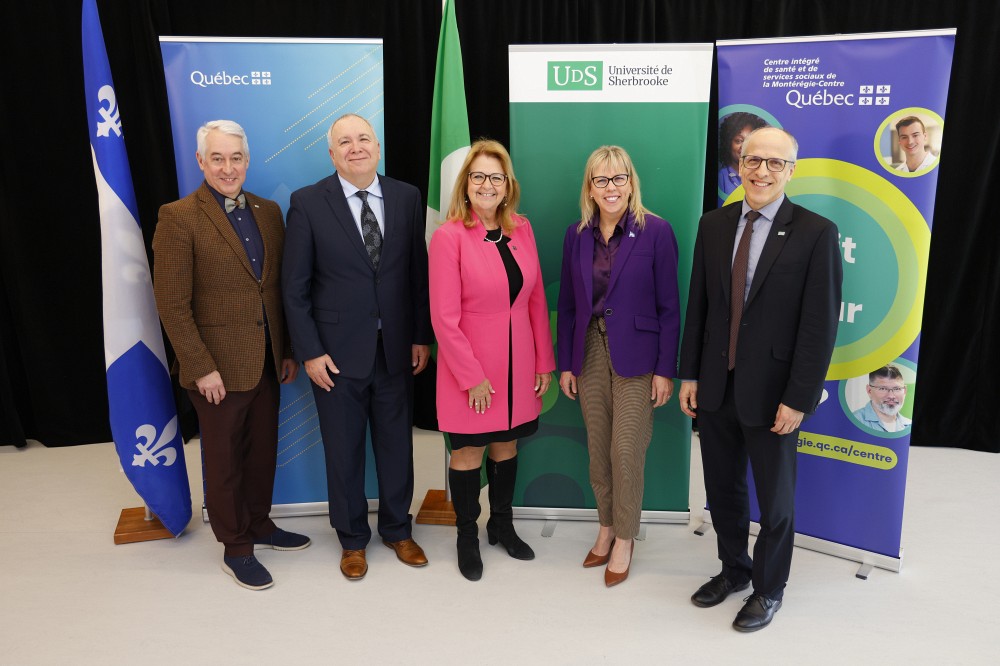 L'Inauguration a fait l'objet d'une conf&eacute;rence de presse minist&eacute;rielle. De la gauche : Dominique Dorion, doyen de la FMSS;&nbsp; Richard Deschamps, PDG du CISSSMC;&nbsp;Suzanne Roy, ministre de la Famille et ministre responsable de la r&eacute;gion de la Mont&eacute;r&eacute;gie; Isabelle Poulet, d&eacute;put&eacute;e de Laporte; et Pierre Cossette, recteur de l'UdeS.Photo : Mathieu Lanthier - UdeS