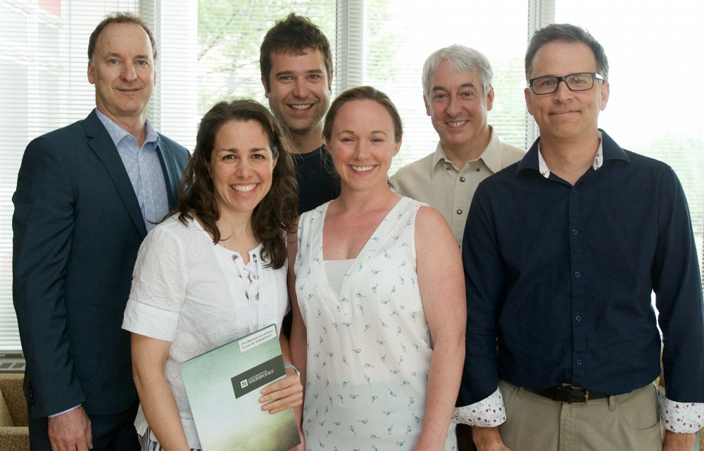 Les r&eacute;cipiendaires dans la cat&eacute;gorie&nbsp;Enseignants,le Pr Patrice Perron, Pre M&eacute;lanie Levasseur,Pr&nbsp;Guillaume L&eacute;onard, Pre&nbsp;M&eacute;lanie Morin,le doyen Pr&nbsp;Dominique Dorion et le Pr&nbsp;Jean-Pierre Dumas.