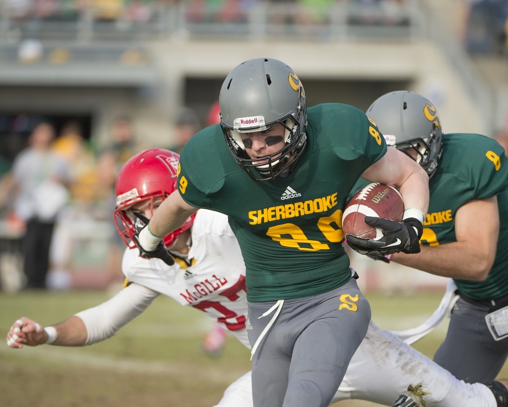 Le receveur recrue Carl Gagnon-Bisaillon a connu un fort match, lui qui a marqu&eacute; son premier touch&eacute; en carri&egrave;re.