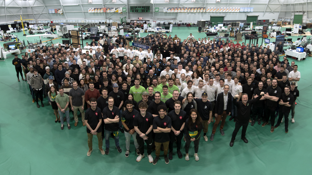Les personnes finissantes en g&eacute;nie de la 65e promotion de l'Universit&eacute; de Sherbrooke.