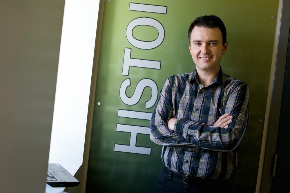 Le professeur Maurice Demers s'int&eacute;resse aux actions des missionnaires canadiens-fran&ccedil;ais.