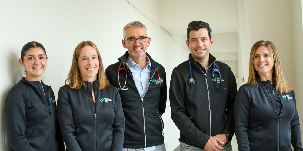 L&rsquo;&eacute;quipe principale, responsable de la mise sur pied de l&rsquo;Unit&eacute; de phase&nbsp;1 en oncologie. De gauche &agrave; droite&nbsp;: Ann-Sophie Madore, infirmi&egrave;re de recherche &agrave; l&rsquo;Unit&eacute;, Christine Lawson, coordonnatrice de l&rsquo;Unit&eacute;, Dr&nbsp;Michel Pavic, coresponsable de l&rsquo;Unit&eacute;, Dr&nbsp;Fr&eacute;d&eacute;ric Lemay, coresponsable de l&rsquo;Unit&eacute;, et Anick Champoux, infirmi&egrave;re de recherche et coordonnatrice de la recherche du service d&rsquo;h&eacute;matologie-oncologie.