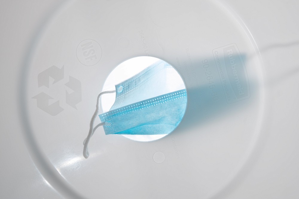 Quelque 500&nbsp;000 masques d'intervention utilis&eacute;s sur les campus de l'UdeS ont pu &ecirc;tre valoris&eacute;s, alors que l'institution les collecte depuis l'automne dernier.