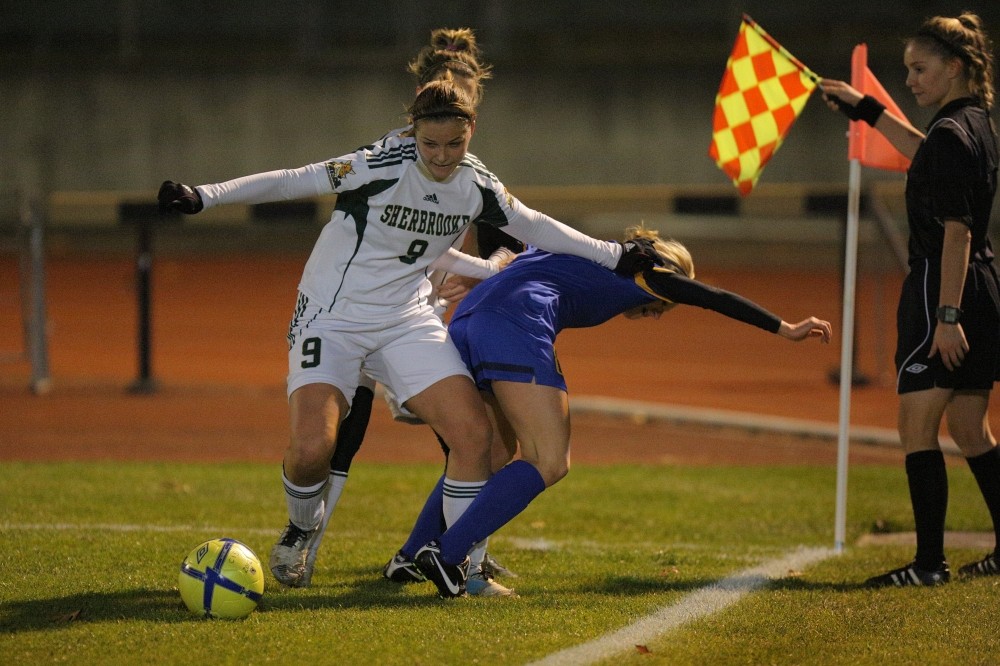 Malgr&eacute; le travail d'&Eacute;lyse Turcotte, le Vert&nbsp;&&nbsp;Or n'a pas &eacute;t&eacute; en mesure de s'imposer face aux Vikes de l'Universit&eacute; de Victoria, jeudi soir en huiti&egrave;me de finale du championnat de Sport interuniversitaire canadien.