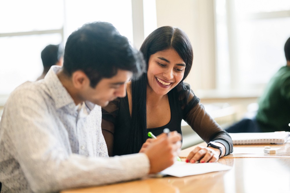 L'&eacute;quipe du Centre de langues propose &eacute;galement un accompagnement des personnes &eacute;tudiantes dans leur parcours universitaire en mati&egrave;re de r&eacute;daction et de communication en fran&ccedil;ais.