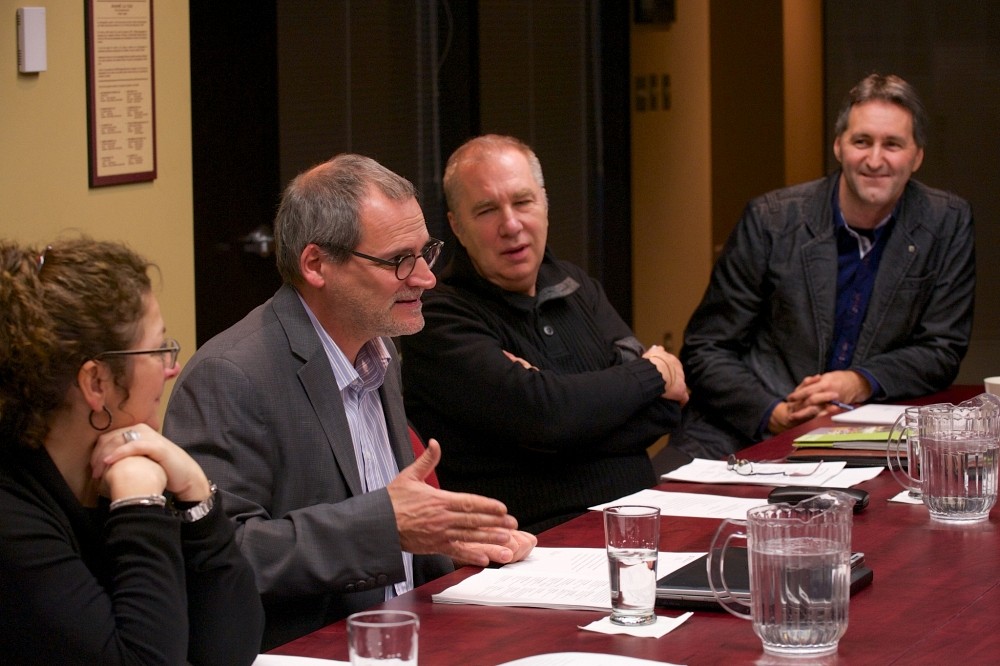 Anick Lessard, vice-doyenne &agrave; l'enseignement et au d&eacute;veloppement de la Facult&eacute; des lettres et sciences humaines, Alain Webster, vice-recteur au d&eacute;veloppement durable et aux relations gouvernementales, Yves Masson, chef de la Division de la culture et de la biblioth&egrave;que de la Ville de Sherbrooke, et Mario Tr&eacute;panier, directeur g&eacute;n&eacute;ral du Centre culturel.