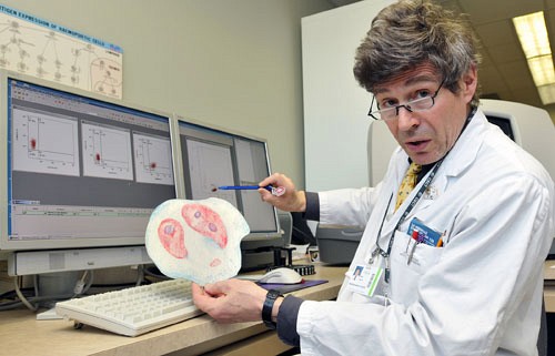 Le professeur Hans Knecht explique la découverte prometteuse de son équipe.