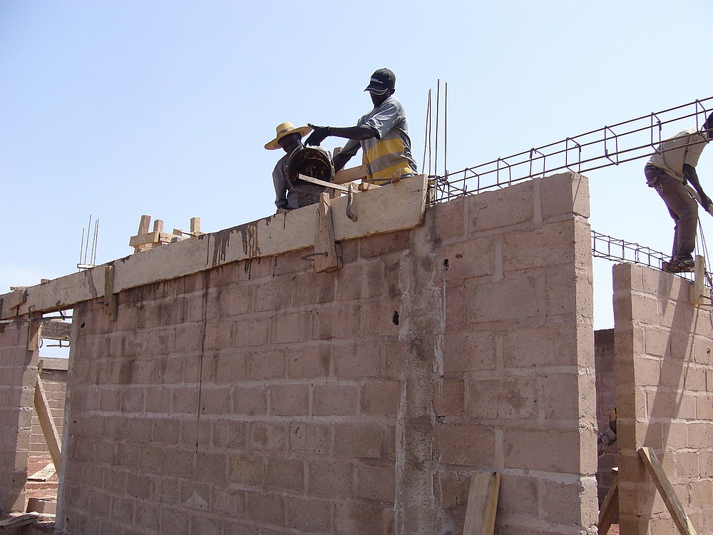 En 2008, une autre d&eacute;l&eacute;gation du GCIUS a d&eacute;j&agrave; r&eacute;alis&eacute; un projet de four pour l'&eacute;tuvage du riz au Burkina Faso.