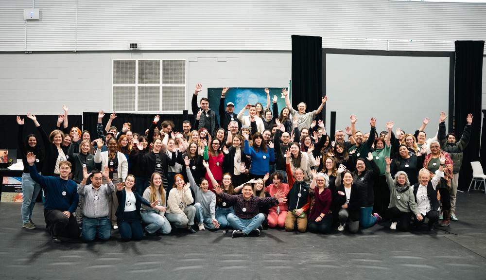 Notre communaut&eacute; &eacute;tudiante a r&eacute;cemment v&eacute;cu des exp&eacute;riences empreintes d&rsquo;apprentissage, d&rsquo;humanit&eacute; et de rencontres inspirantes avec les Premiers Peuples, dont ce passage au Salon interuniversitaire de Uashat.