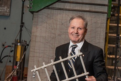 Le professeur Brahim Benmokrane pourra poursuivre ses travaux&nbsp;sur les armatures en mat&eacute;riaux composites novateurs en polym&egrave;res renforc&eacute;s de fibres&nbsp;gr&acirc;ce au 4e renouvellement de sa chaire de recherche CRSNG.