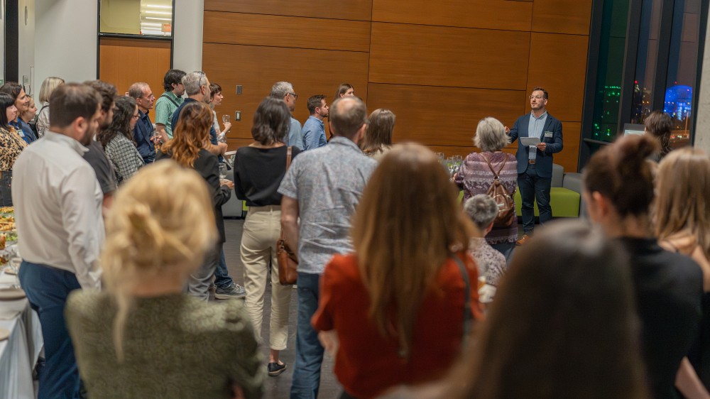 Lors du lancement, le professeur Micha&euml;l Lessard a expliqu&eacute; la raison d&rsquo;&ecirc;tre de l&rsquo;Observatoire.