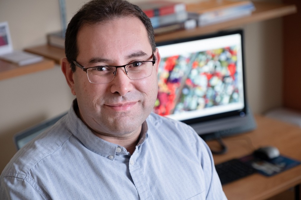 Le professeur Yacine Bouroubi&nbsp;se sp&eacute;cialise dans les domaines du traitement des images num&eacute;riques appliqu&eacute; &agrave; diff&eacute;rentes th&eacute;matiques des sciences g&eacute;omatiques.