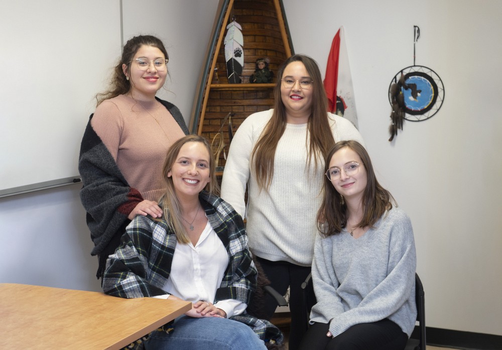 &Agrave; l&rsquo;avant : Audrey Poirier et B&eacute;n&eacute;dicte Philippe. &Agrave; l&rsquo;arri&egrave;re : Myriam Mansour et Vanessa Germain-Dingle.