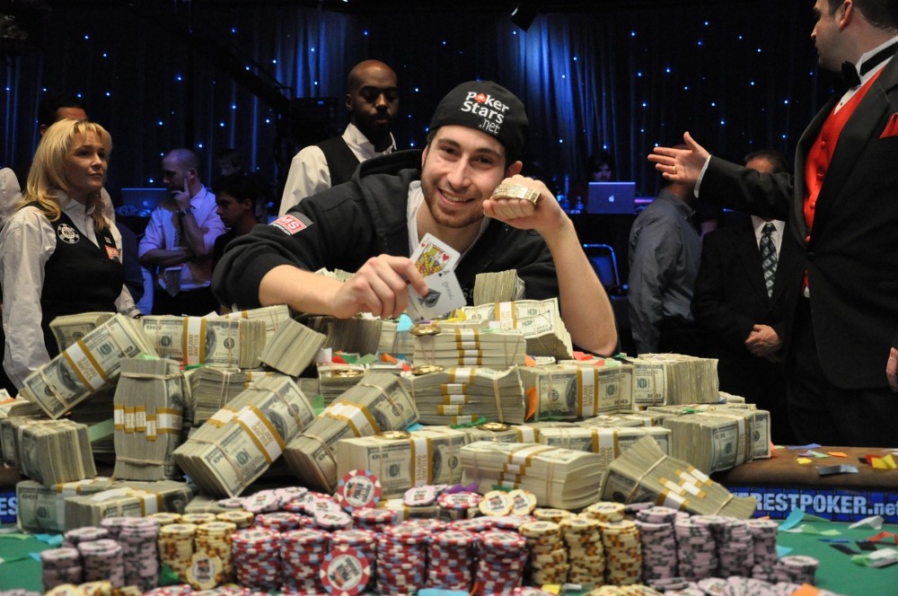 Le champion des S&eacute;ries mondiales de poker&nbsp;2010, Jonathan Duhamel, sera &agrave; l'Universit&eacute; de Sherbrooke le 4&nbsp;ao&ucirc;t prochain.