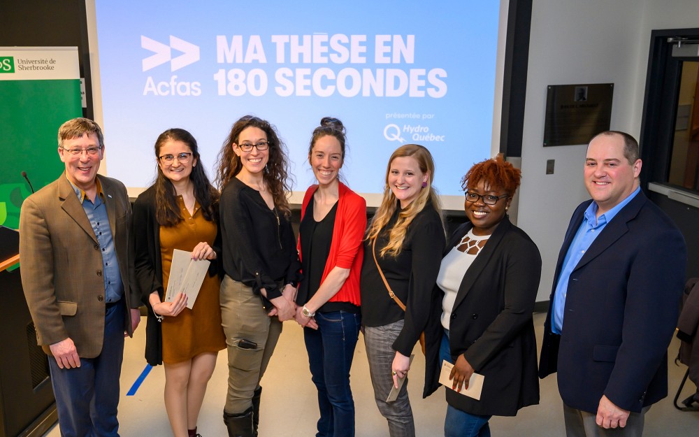 Pr Jean-Pierre Perreault, vice-recteur &agrave; la recherche et aux &eacute;tudes sup&eacute;rieures; Arife Uzundurukan; Isabelle Lessard; Katherine Boisvert-Vigneault; Emily Leavitt; Oluwaseunnla Adelusi; et Pr Jean-Pascal Lemelin, vice-recteur adjoint &agrave; la recherche et aux &eacute;tudes sup&eacute;rieures