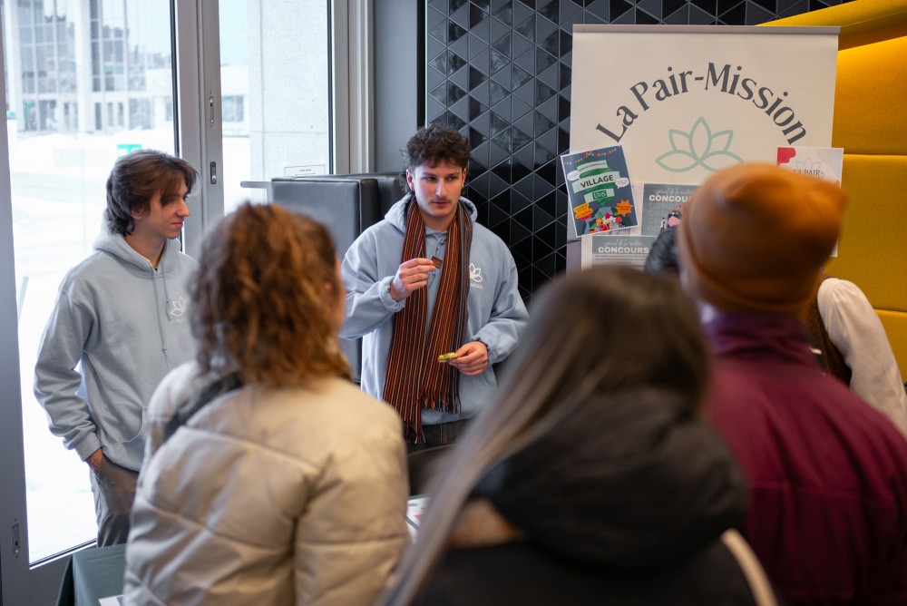 La Pair-Mission est regroupement d'entraide &eacute;tudiante soutenu par l'&eacute;quipe d'intervention psychosociale.