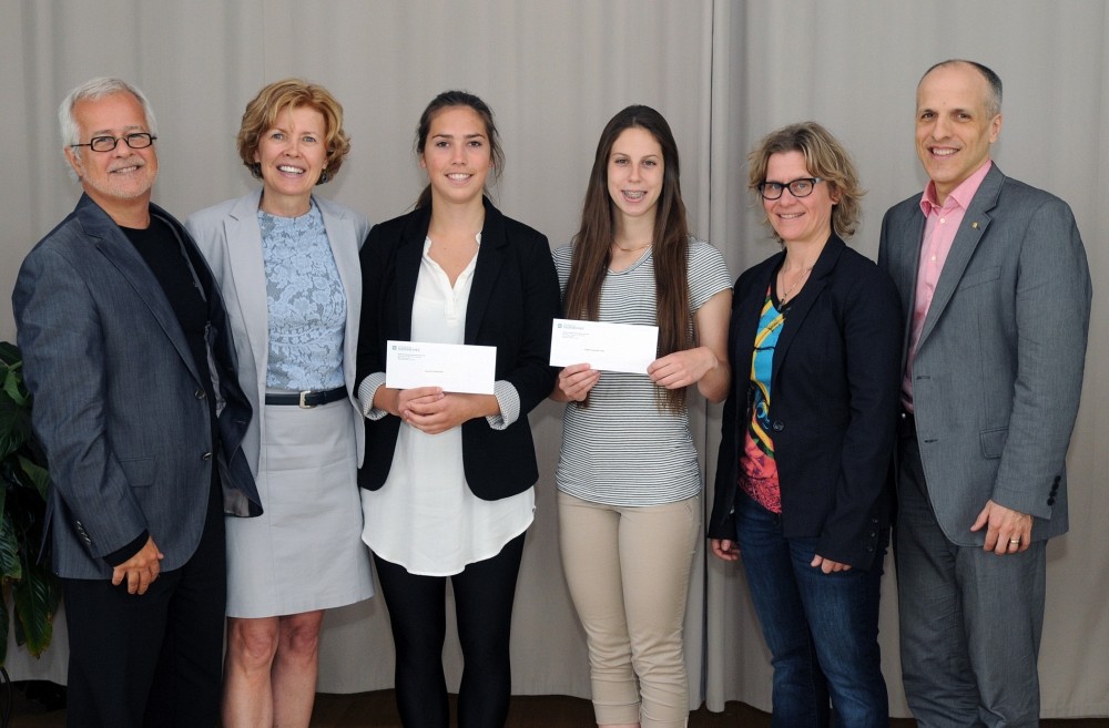 De gauche &agrave; droite: Pr Michel Tousignant, Pre Johanne Desrosiers, Laurence Desrosiers, Ga&euml;lle Duplessis-Lebel, Brenda Lalibert&eacute; et Pr Pierre Cossette.