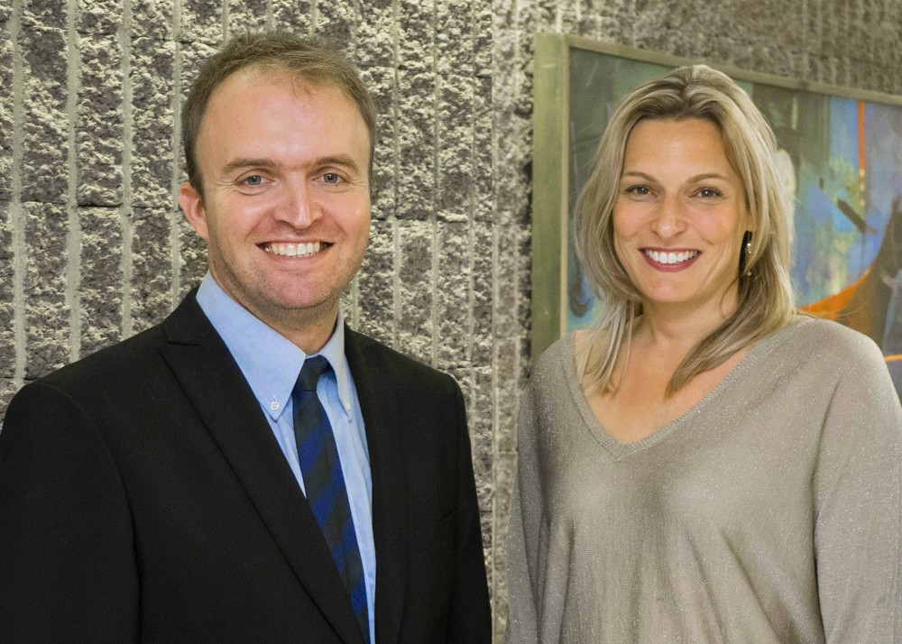 David Pavot, charg&eacute; de cours, et Genevi&egrave;ve Dufour, professeure &agrave; la Facult&eacute; de droit