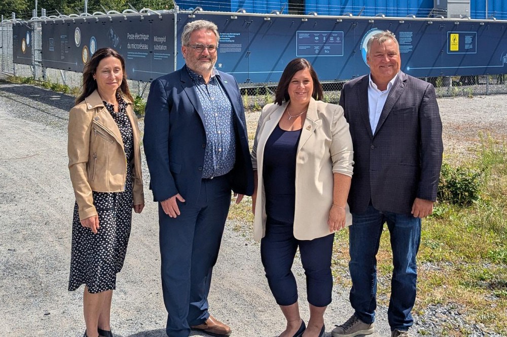 Marie-Eve Sylvestre, chef &ndash; relations avec le milieu, Estrie et Mont&eacute;r&eacute;gie &ndash; Hydro-Qu&eacute;bec; Vincent Aimez, vice-recteur &agrave; la valorisation et aux partenariats, responsable du d&eacute;veloppement durable, UdeS; Julie Morin, mairesse, Ville Lac-M&eacute;gantic; Fran&ccedil;ois Jacques, d&eacute;put&eacute; de M&eacute;gantic &agrave; l'Assembl&eacute;e nationale du Qu&eacute;bec.