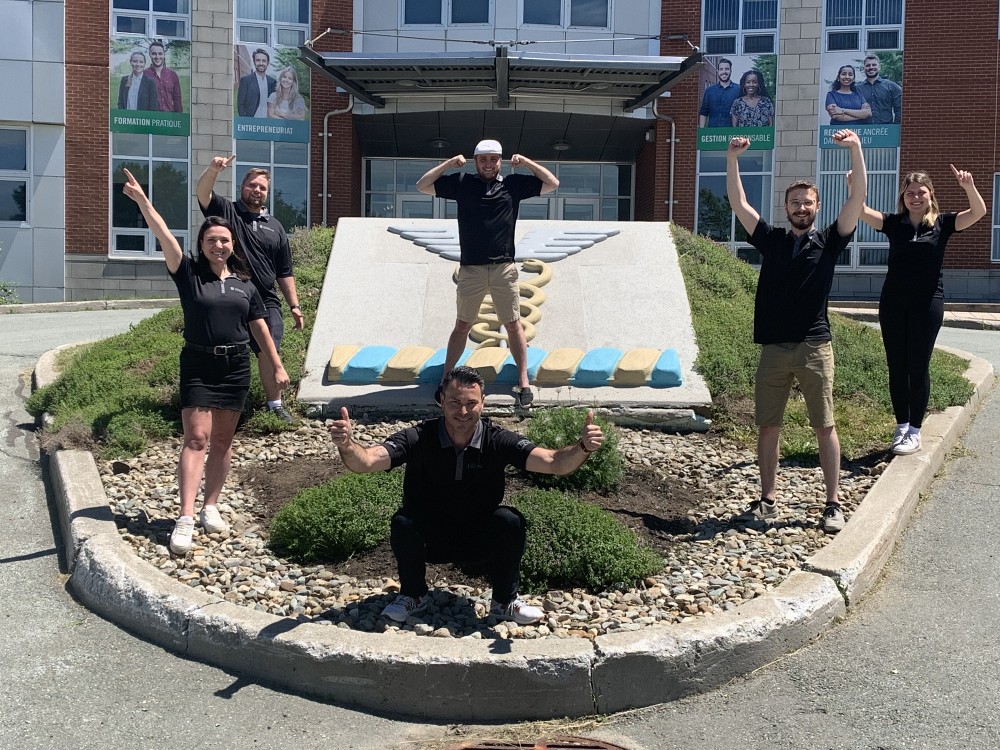 L&rsquo;&eacute;quipe gagnante avec le Pr Olivier Caya (en avant-plan)